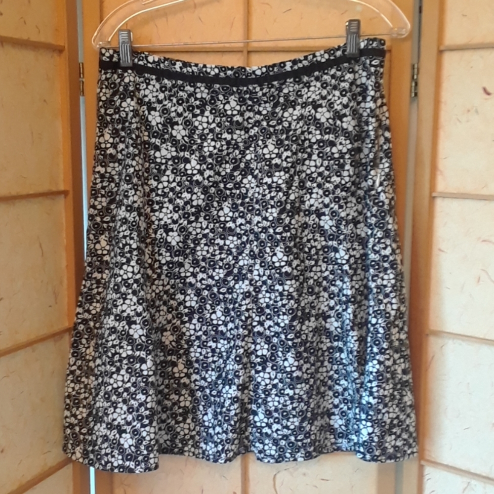 Women's black and white skirt